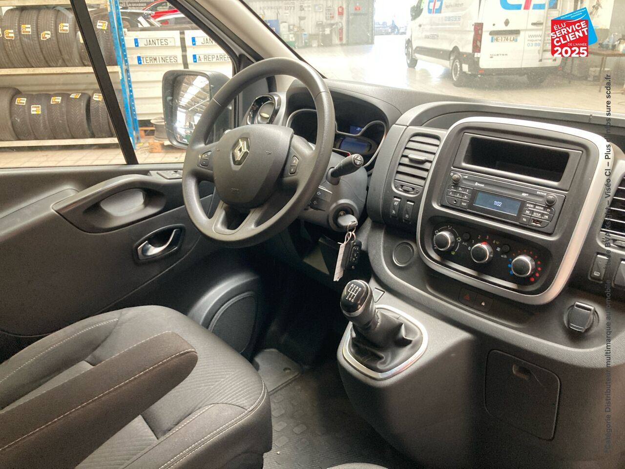 Véhicule d'occasion RENAULT TRAFIC FG L2H1 1300 1.6 DCI 95CH GRAND CONFORT E6 ATTELAGE chez HESS Automobile