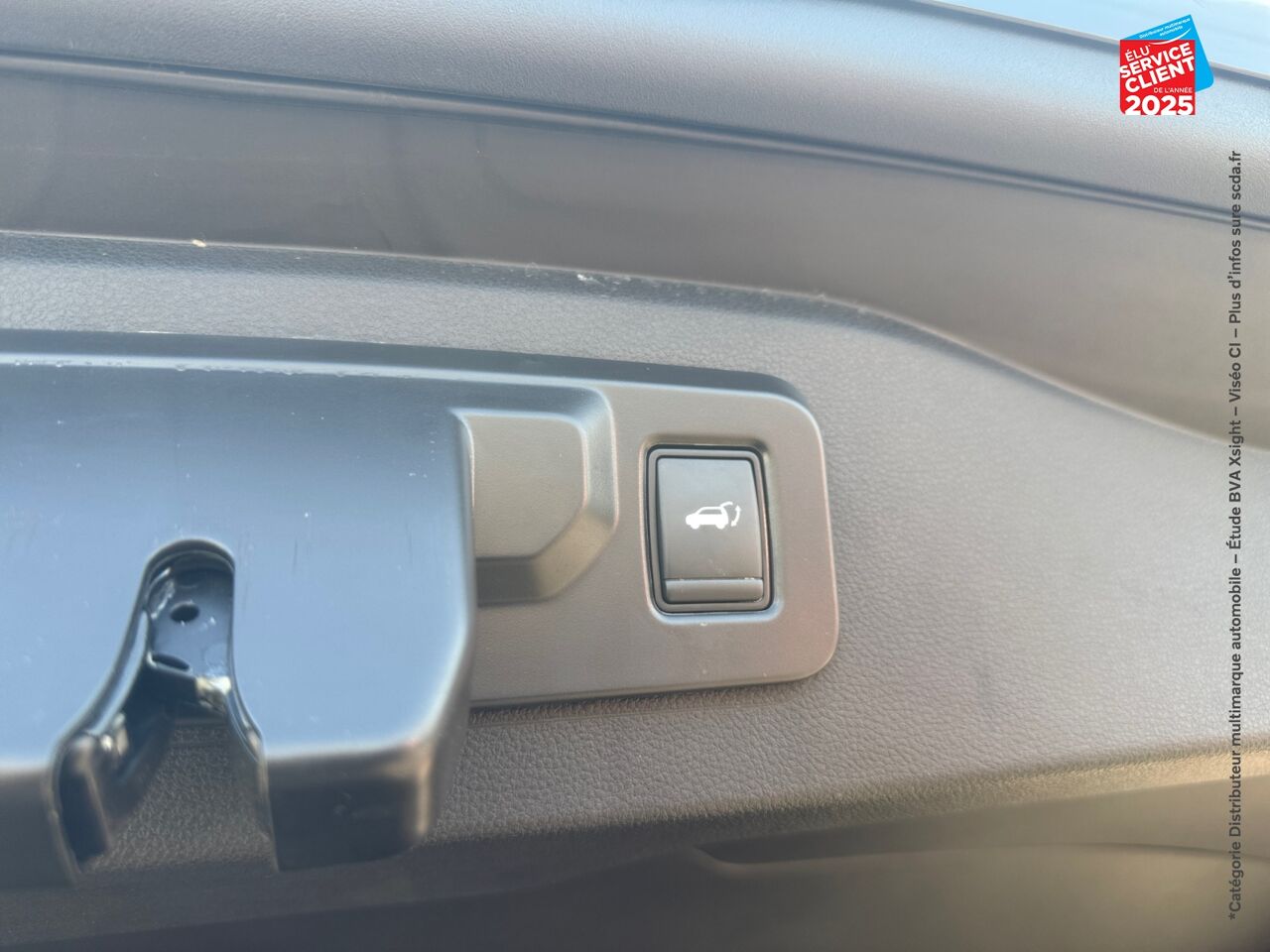 Véhicule d'occasion RENAULT ESPACE 1.2 E-TECH FULL HYBRID 200CH ESPRIT ALPINE 7 PLACES - 24 chez Hyundai Strasbourg