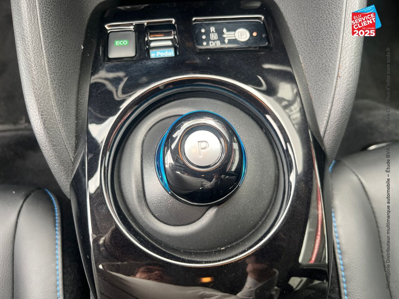 Véhicule d'occasion NISSAN LEAF 150CH 40KWH N-CONNECTA 19 SIEGES CHAUF GPS chez Peugeot Charleville