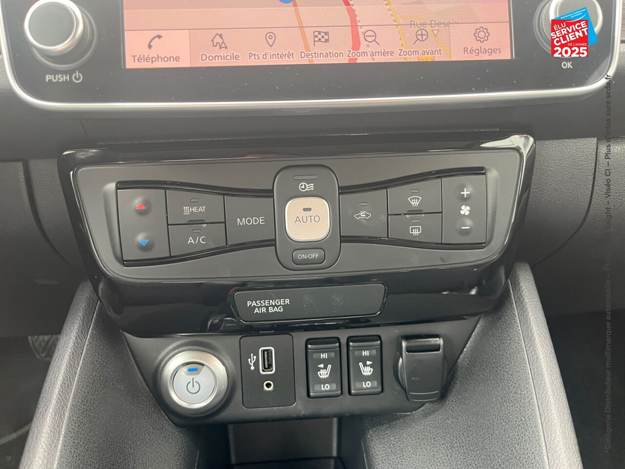 Véhicule d'occasion NISSAN LEAF 150CH 40KWH N-CONNECTA 19 SIEGES CHAUF GPS chez Peugeot Charleville
