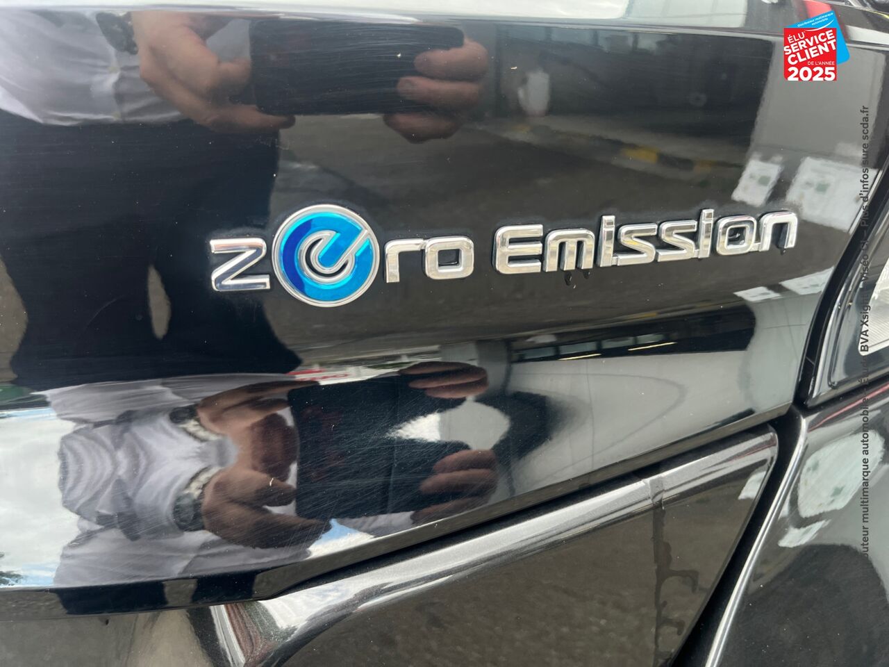 Véhicule d'occasion NISSAN LEAF 150CH 40KWH N-CONNECTA 19 SIEGES CHAUF GPS chez Peugeot Charleville