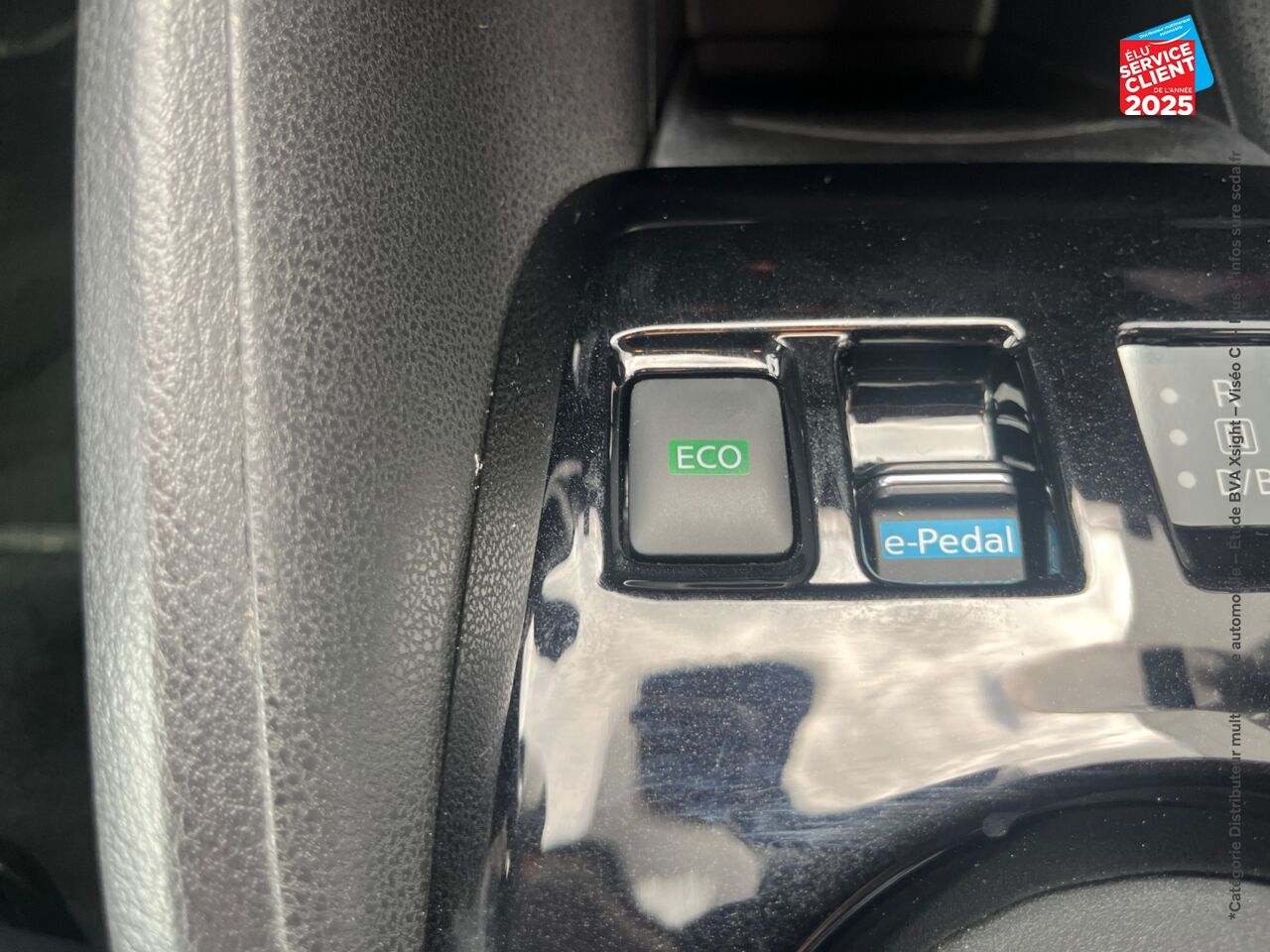 Véhicule d'occasion NISSAN LEAF 150CH 40KWH N-CONNECTA 19 SIEGES CHAUF GPS chez Peugeot Charleville