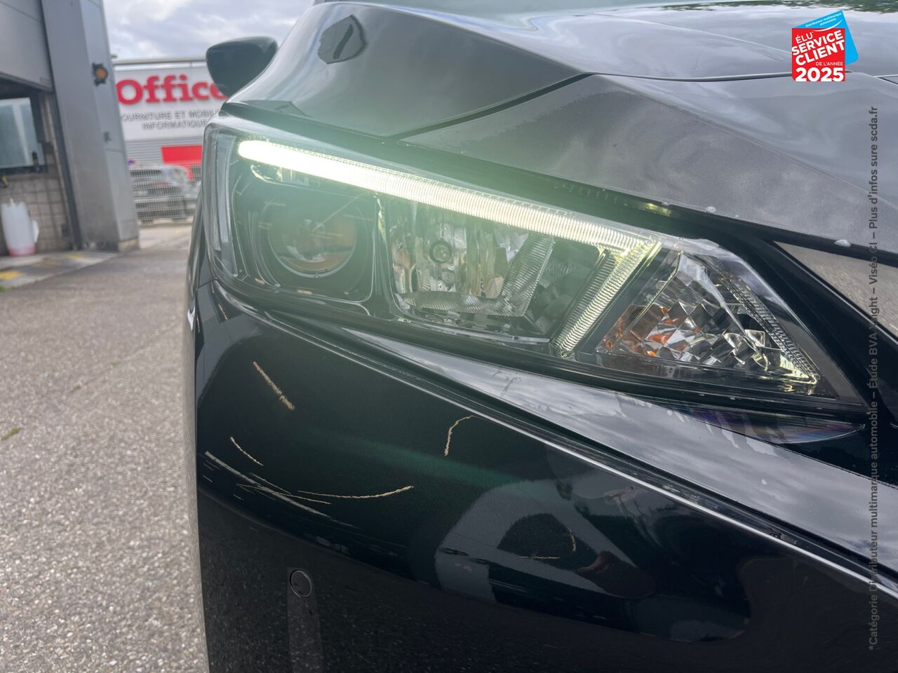 Véhicule d'occasion NISSAN LEAF 150CH 40KWH N-CONNECTA 19 SIEGES CHAUF GPS chez Peugeot Charleville