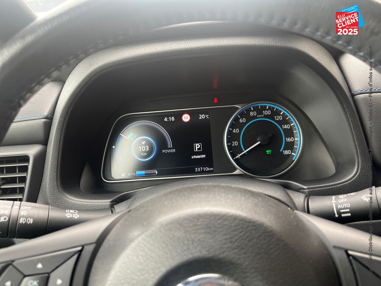 Véhicule d'occasion NISSAN LEAF 150CH 40KWH N-CONNECTA 19 SIEGES CHAUF GPS chez Peugeot Charleville