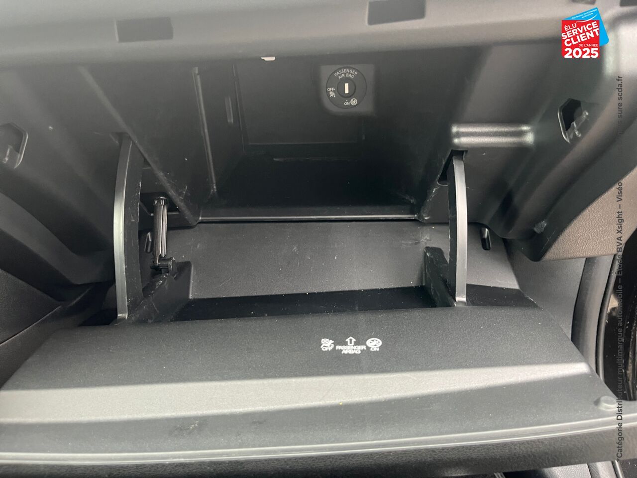 Véhicule d'occasion NISSAN LEAF 150CH 40KWH N-CONNECTA 19 SIEGES CHAUF GPS chez Peugeot Charleville
