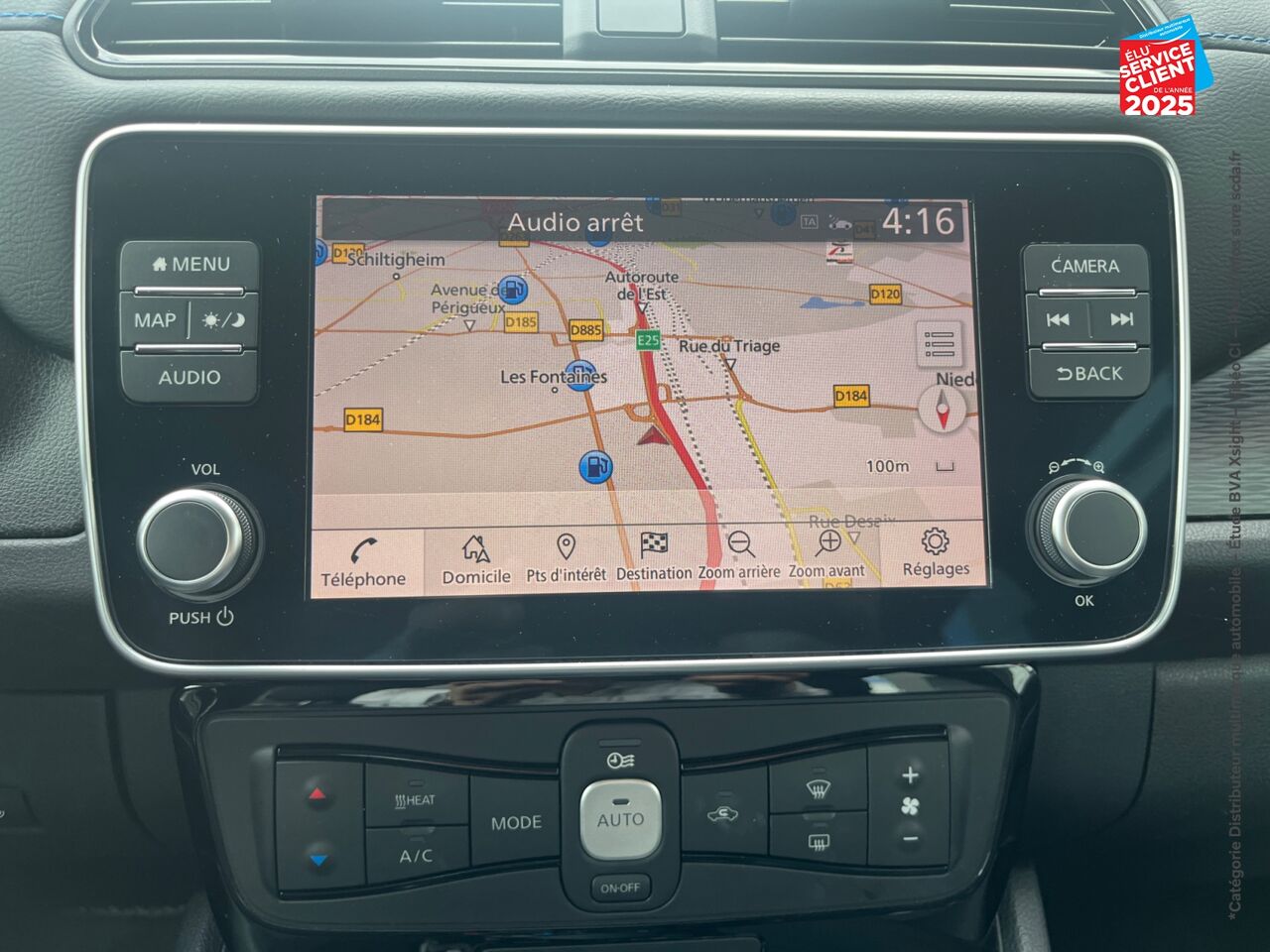 Véhicule d'occasion NISSAN LEAF 150CH 40KWH N-CONNECTA 19 SIEGES CHAUF GPS chez Peugeot Charleville