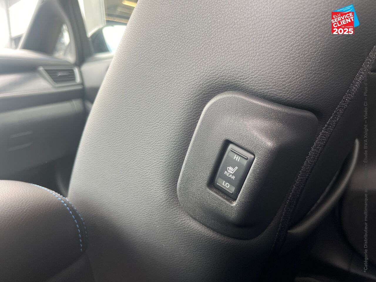 Véhicule d'occasion NISSAN LEAF 150CH 40KWH N-CONNECTA 19 SIEGES CHAUF GPS chez Peugeot Charleville