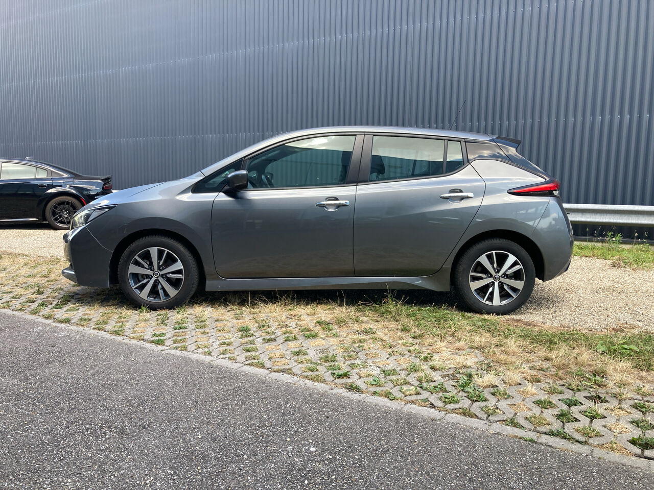 Véhicule d'occasion NISSAN LEAF 150CH 40KWH ACENTA 21.5 CAMERA chez Peugeot Charleville
