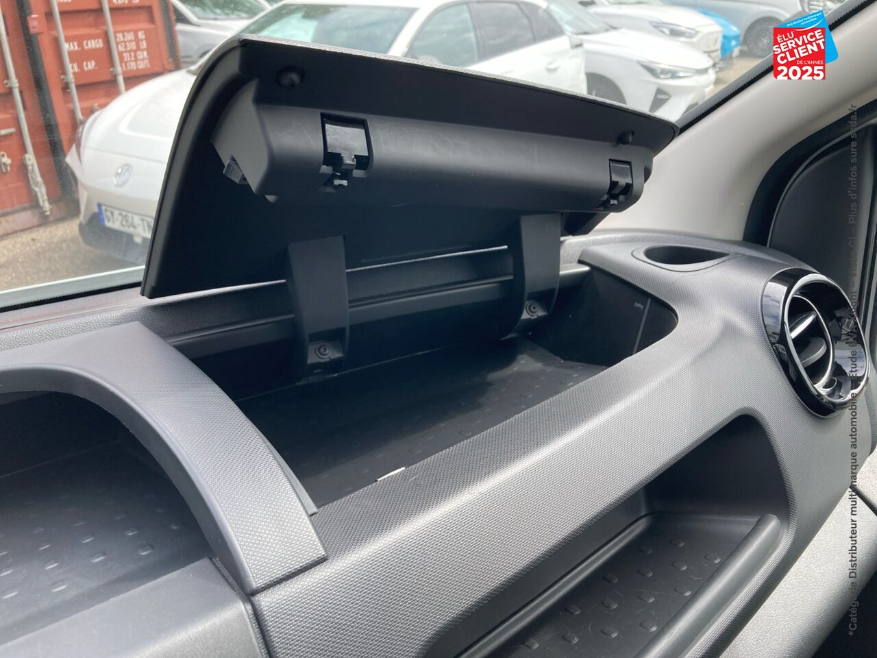 Véhicule d'occasion NISSAN NV300 FG L2H2 3T0 2.0 DCI 145CH S/S N-CONNECTA chez Fiat Strasbourg