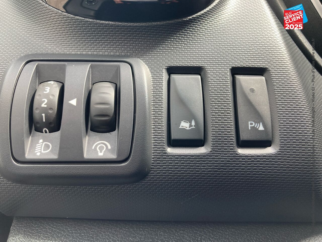 Véhicule d'occasion NISSAN NV300 FG L2H2 3T0 2.0 DCI 145CH S/S N-CONNECTA chez Fiat Strasbourg