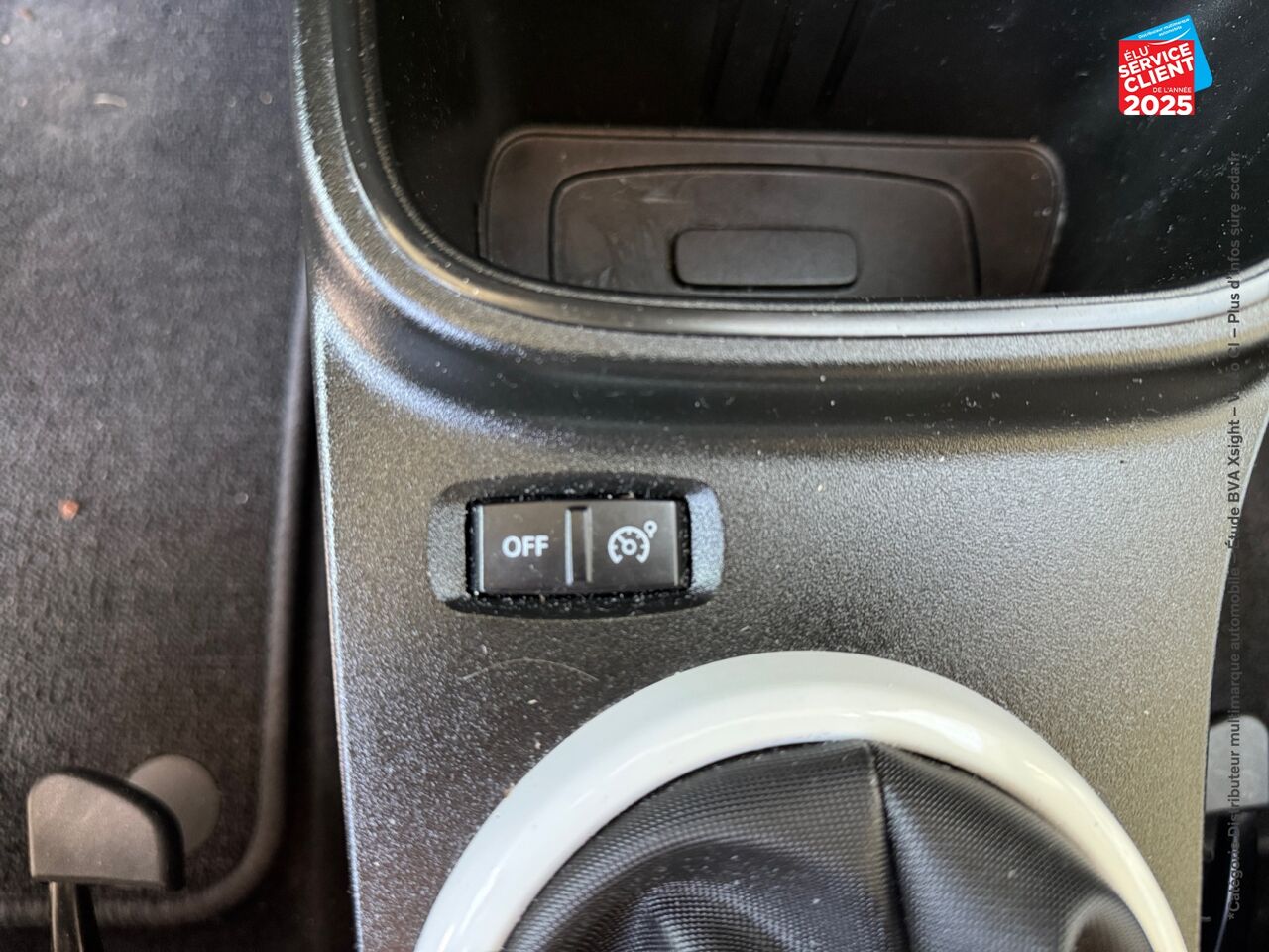 Véhicule d'occasion RENAULT TWINGO 1.0 SCE 65CH EQUILIBRE chez Opel Dijon
