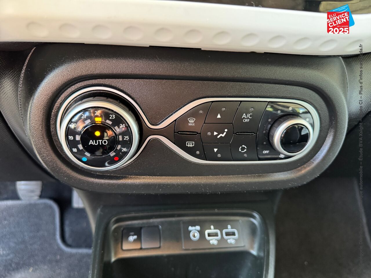 Véhicule d'occasion RENAULT TWINGO 1.0 SCE 65CH EQUILIBRE chez Opel Dijon