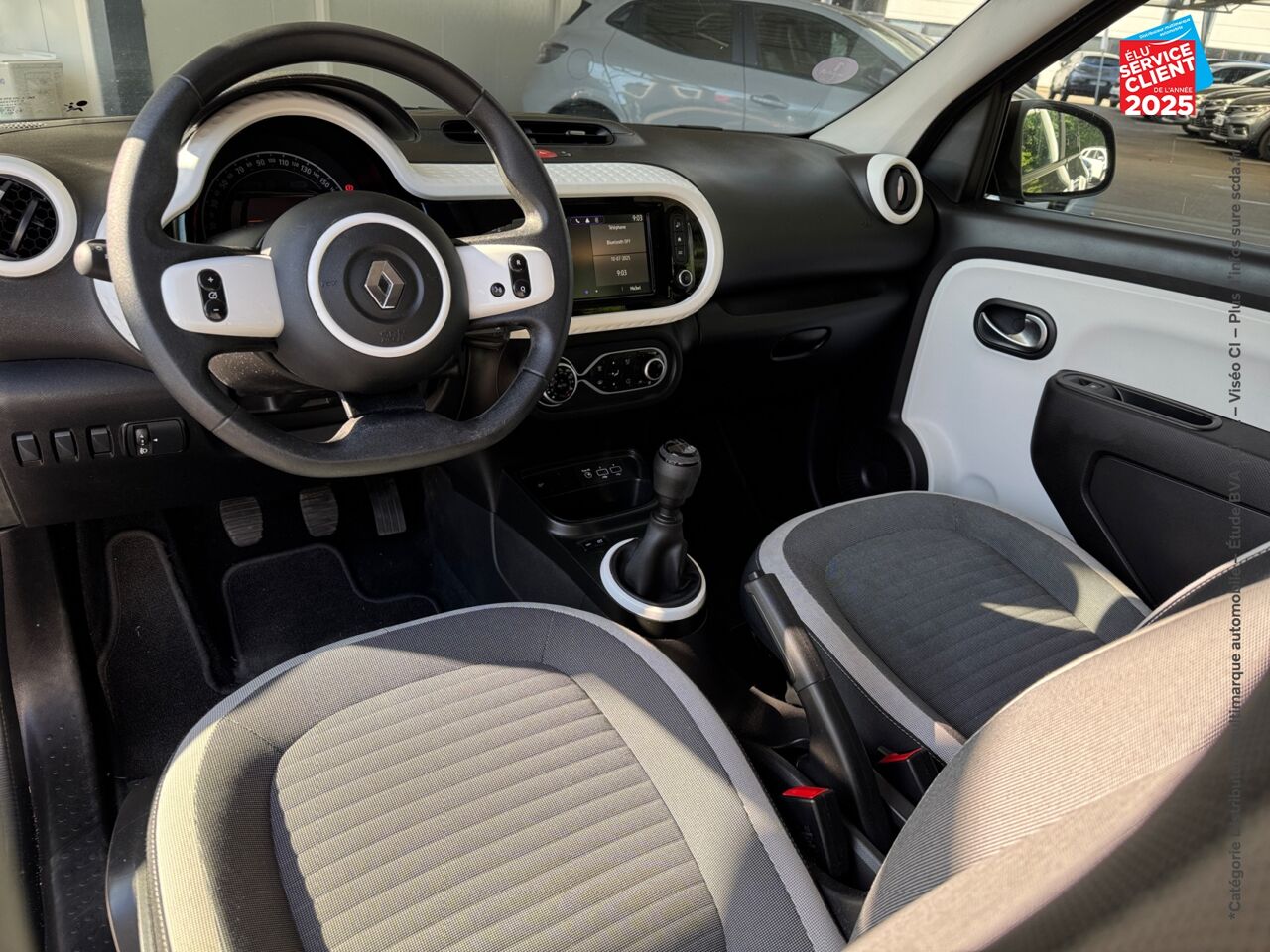 Véhicule d'occasion RENAULT TWINGO 1.0 SCE 65CH EQUILIBRE chez Opel Dijon
