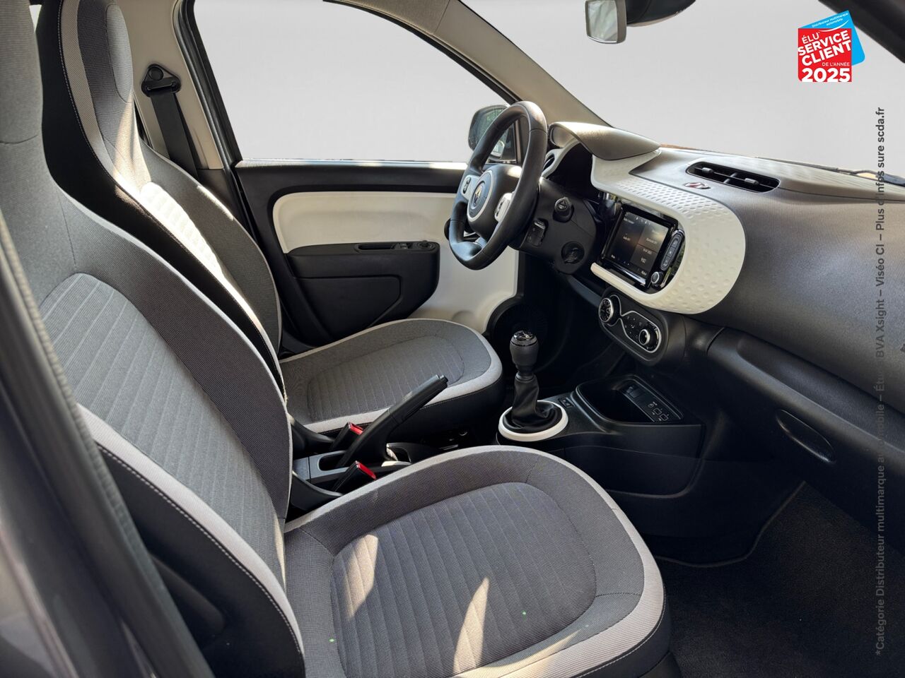 Véhicule d'occasion RENAULT TWINGO 1.0 SCE 65CH EQUILIBRE chez Opel Dijon