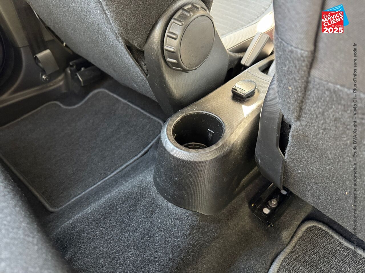 Véhicule d'occasion RENAULT TWINGO 1.0 SCE 65CH EQUILIBRE chez Opel Dijon