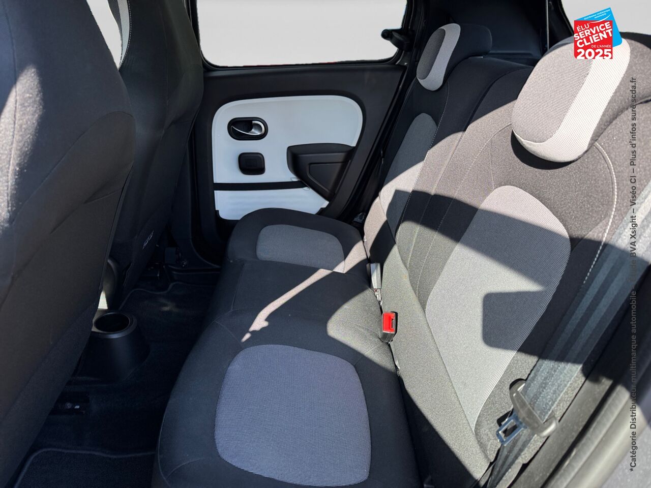 Véhicule d'occasion RENAULT TWINGO 1.0 SCE 65CH EQUILIBRE chez Opel Dijon
