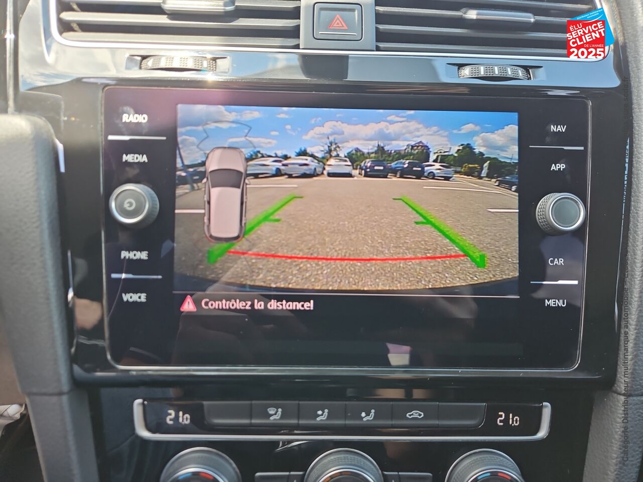 Véhicule d'occasion VOLKSWAGEN GOLF 1.4 TSI 125CH BLUEMOTION TECHNOLOGY SOUND 5P GPS CAMERA CARPLAY chez Le Veodrome