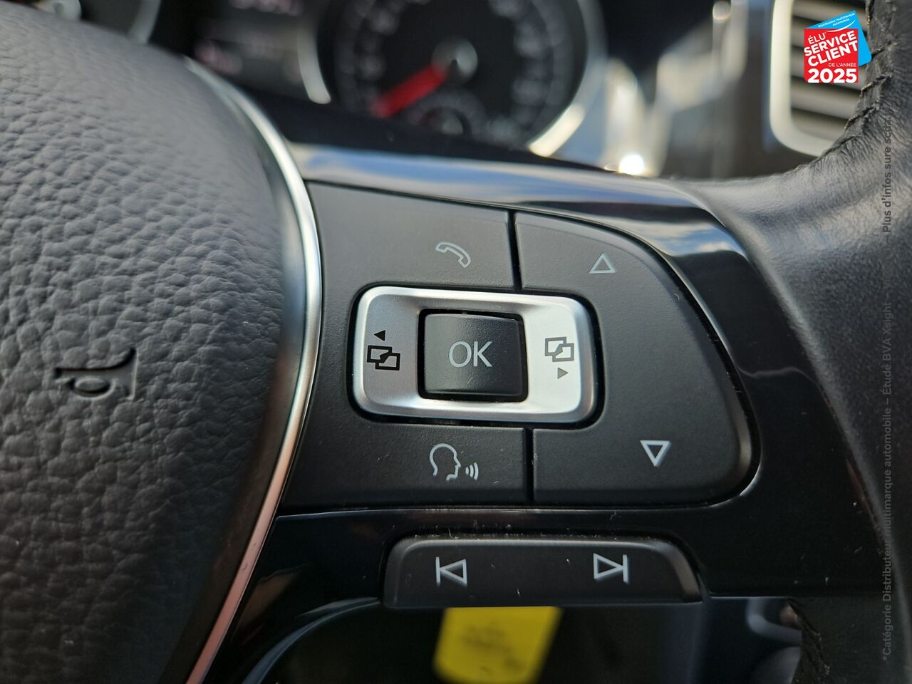 Véhicule d'occasion VOLKSWAGEN GOLF 1.4 TSI 125CH BLUEMOTION TECHNOLOGY SOUND 5P GPS CAMERA CARPLAY chez Le Veodrome