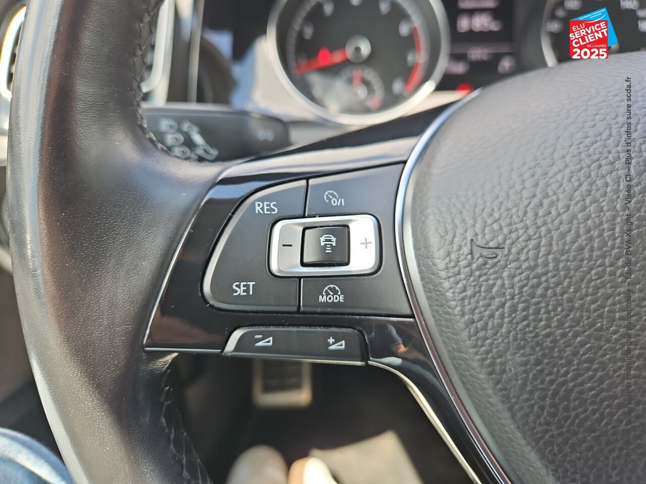 Véhicule d'occasion VOLKSWAGEN GOLF 1.4 TSI 125CH BLUEMOTION TECHNOLOGY SOUND 5P GPS CAMERA CARPLAY chez Le Veodrome