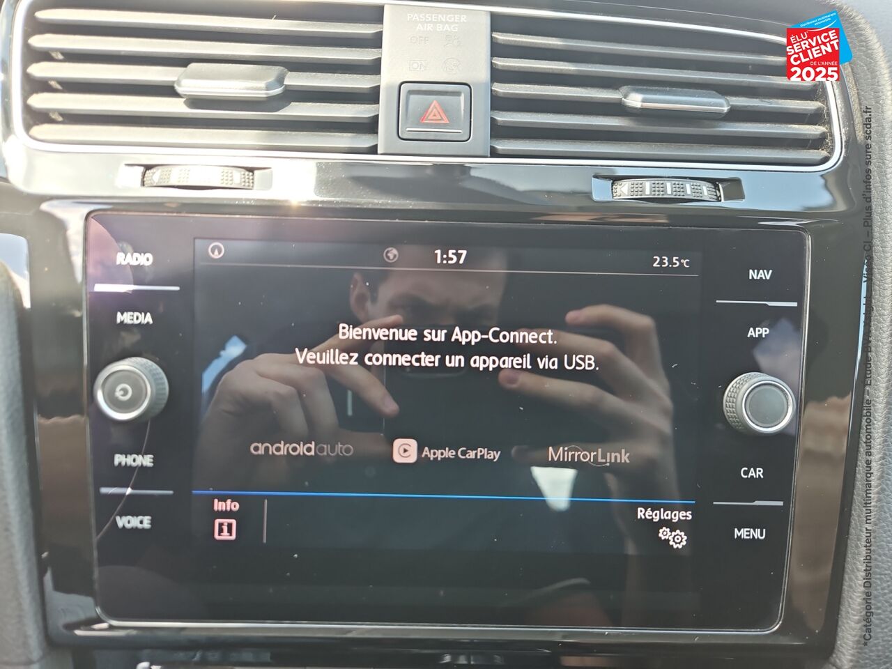 Véhicule d'occasion VOLKSWAGEN GOLF 1.4 TSI 125CH BLUEMOTION TECHNOLOGY SOUND 5P GPS CAMERA CARPLAY chez Le Veodrome