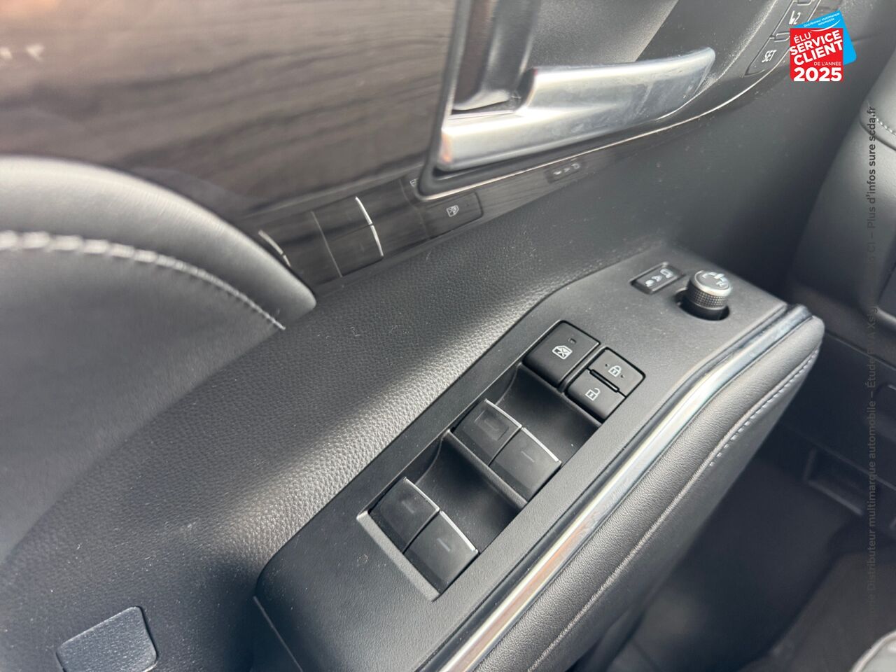 Véhicule d'occasion TOYOTA HIGHLANDER 2.5 HYBRID 248CH DESIGN BUSINESS AWD-I MY24 chez Peugeot Charleville