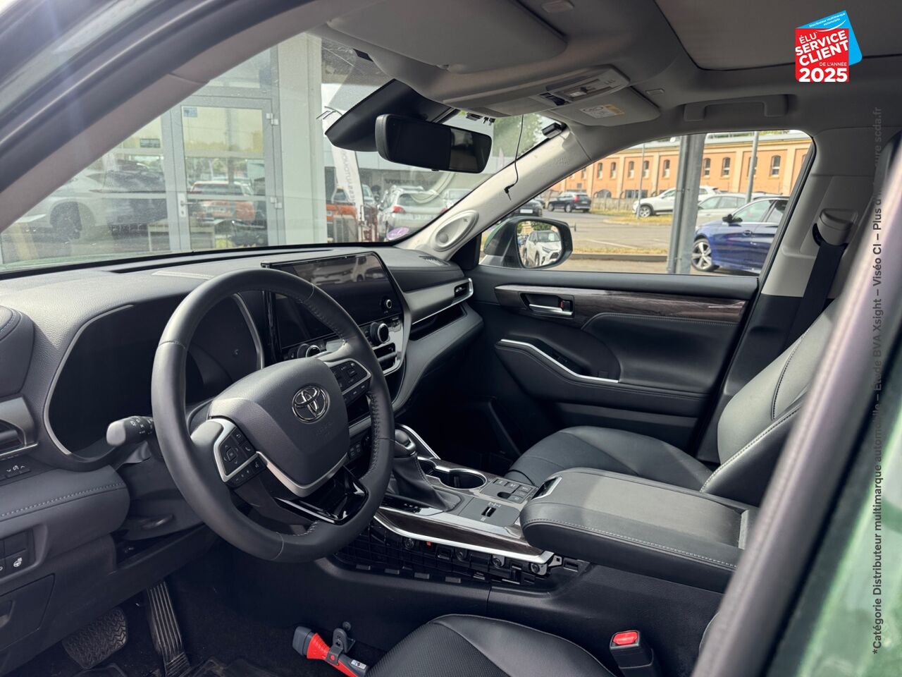 Véhicule d'occasion TOYOTA HIGHLANDER 2.5 HYBRID 248CH DESIGN BUSINESS AWD-I MY24 chez Peugeot Charleville