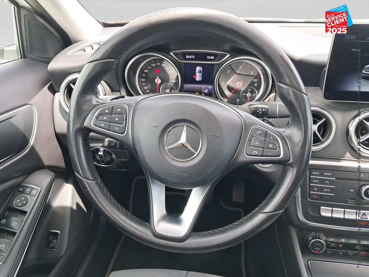 Véhicule d'occasion MERCEDES-BENZ GLA 200 D 136CH INSPIRATION 7G-DCT EURO6C TPANO CAMERA chez HESS Automobile