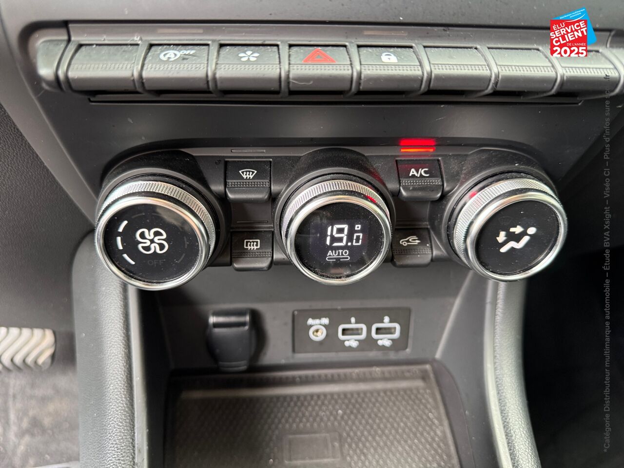 Véhicule d'occasion RENAULT CAPTUR 1.3 TCE 140CH FAP INTENS EDC -21 GPS CAMERA chez Renault Colmar
