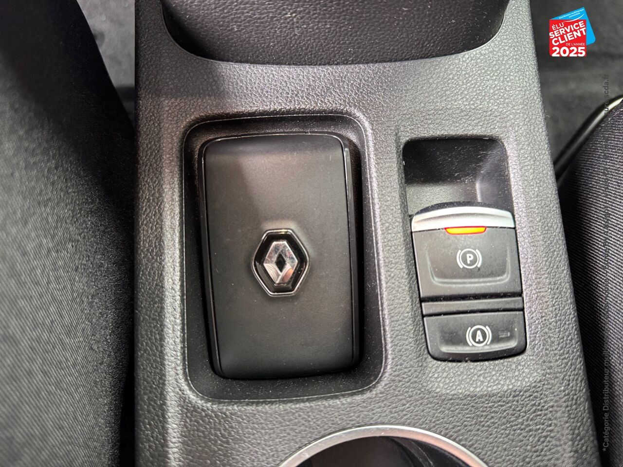 Véhicule d'occasion RENAULT CAPTUR 1.3 TCE 140CH FAP INTENS EDC -21 GPS CAMERA chez Renault Colmar