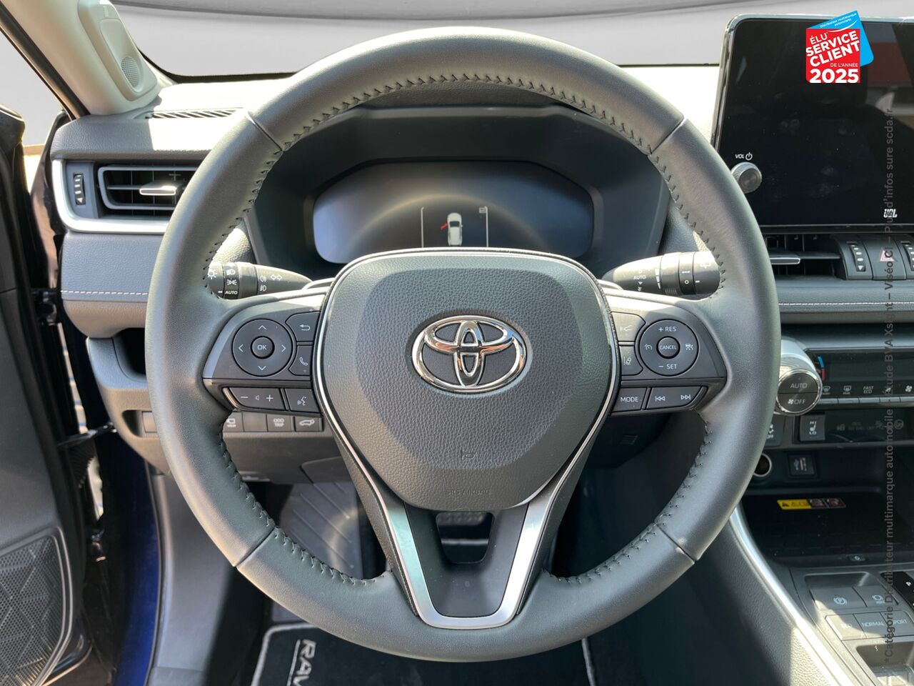 Véhicule d'occasion TOYOTA RAV4 2.5 HYBRIDE 218CH LOUNGE 2WD MY24 chez Toyota Thionville