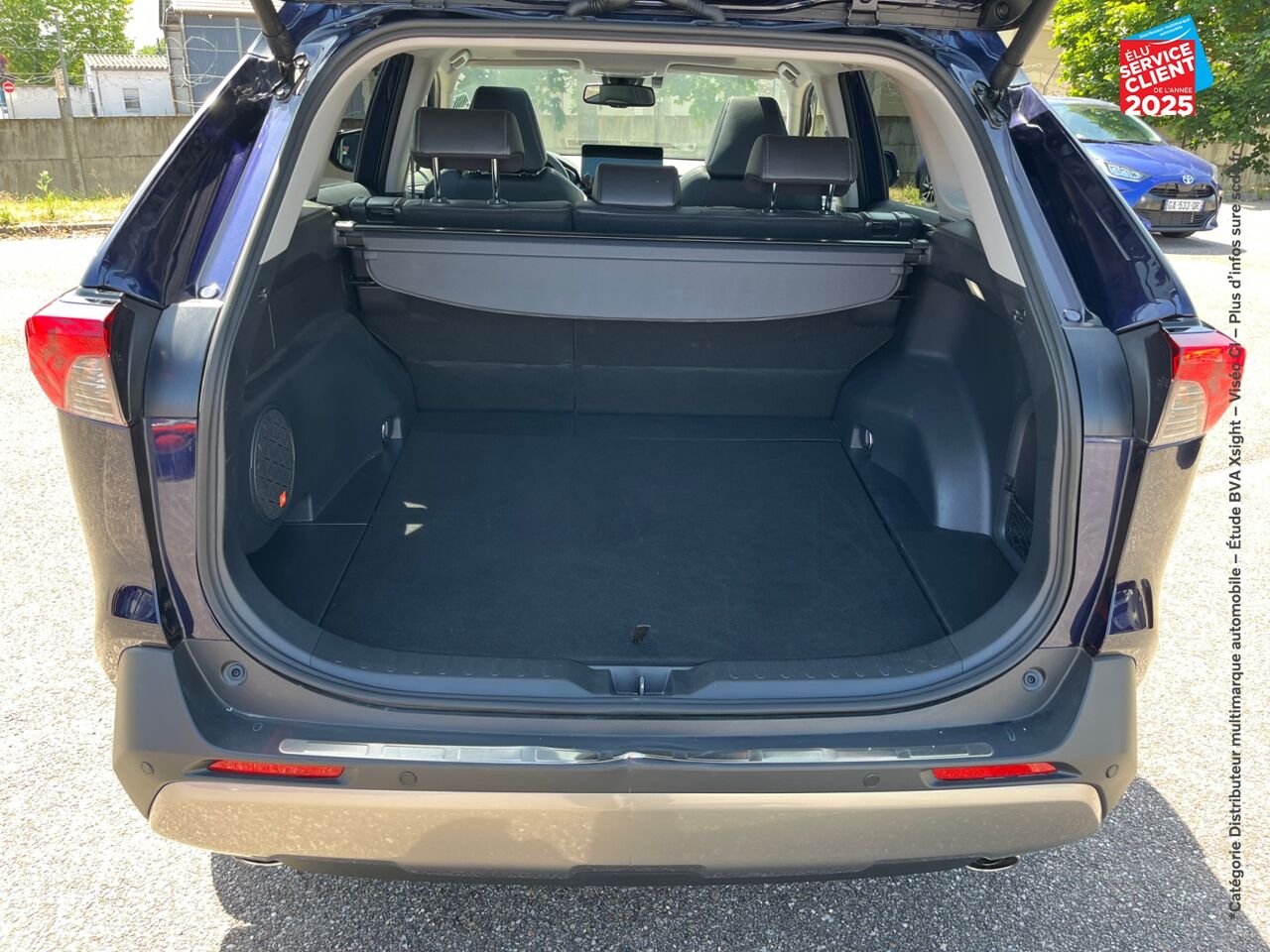 Véhicule d'occasion TOYOTA RAV4 2.5 HYBRIDE 218CH LOUNGE 2WD MY24 chez Toyota Thionville