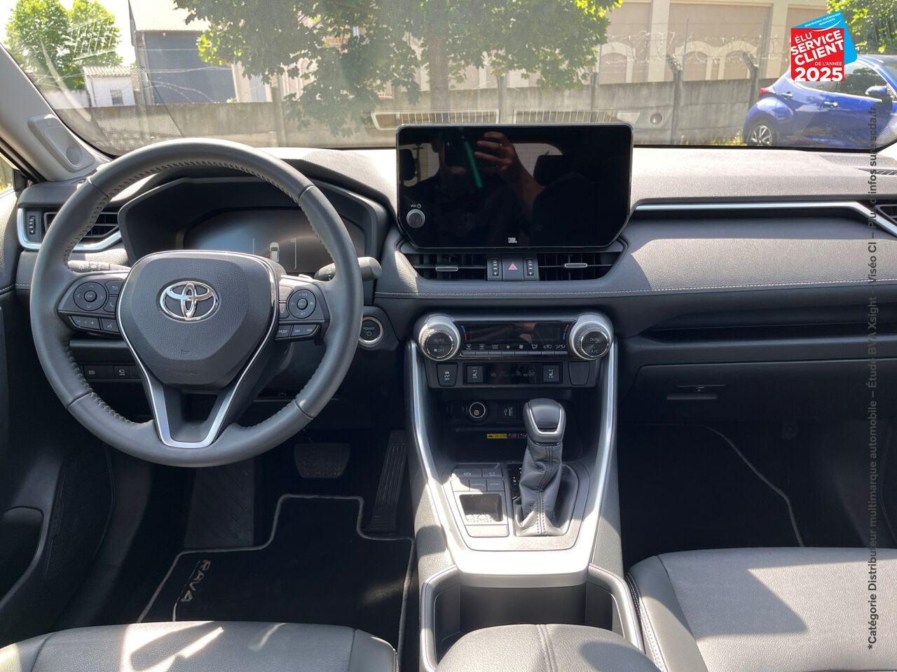 Véhicule d'occasion TOYOTA RAV4 2.5 HYBRIDE 218CH LOUNGE 2WD MY24 chez Toyota Thionville