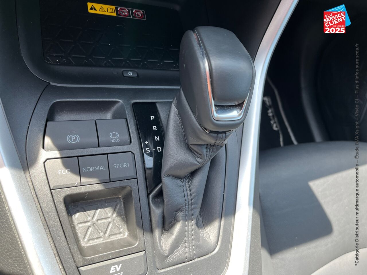 Véhicule d'occasion TOYOTA RAV4 2.5 HYBRIDE 218CH LOUNGE 2WD MY24 chez Toyota Thionville