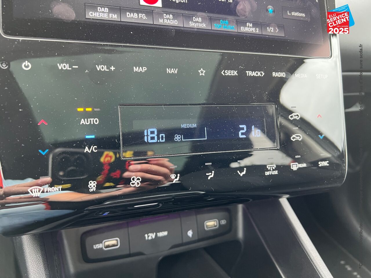 Véhicule d'occasion HYUNDAI TUCSON 1.6 T-GDI 150CH HYBRID 48V CREATIVE DCT7 TOUVRANT SIEGES CHAUF GPS CAMERA CARPLAY chez Hyundai Epernay