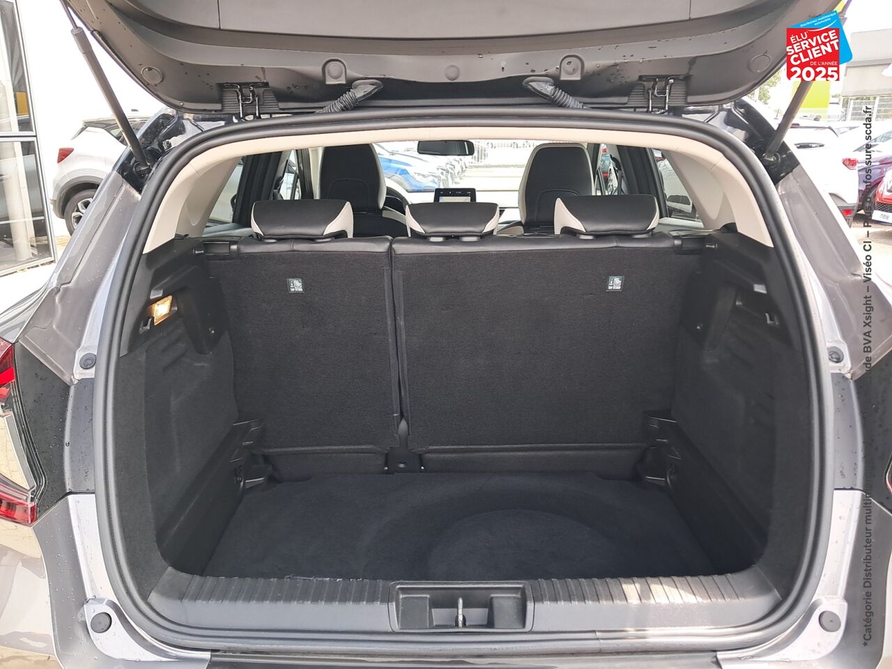 Véhicule d'occasion RENAULT CAPTUR 1.6 E-TECH HYBRIDE 145CH TECHNO FAST TRACK chez HESS Automobile