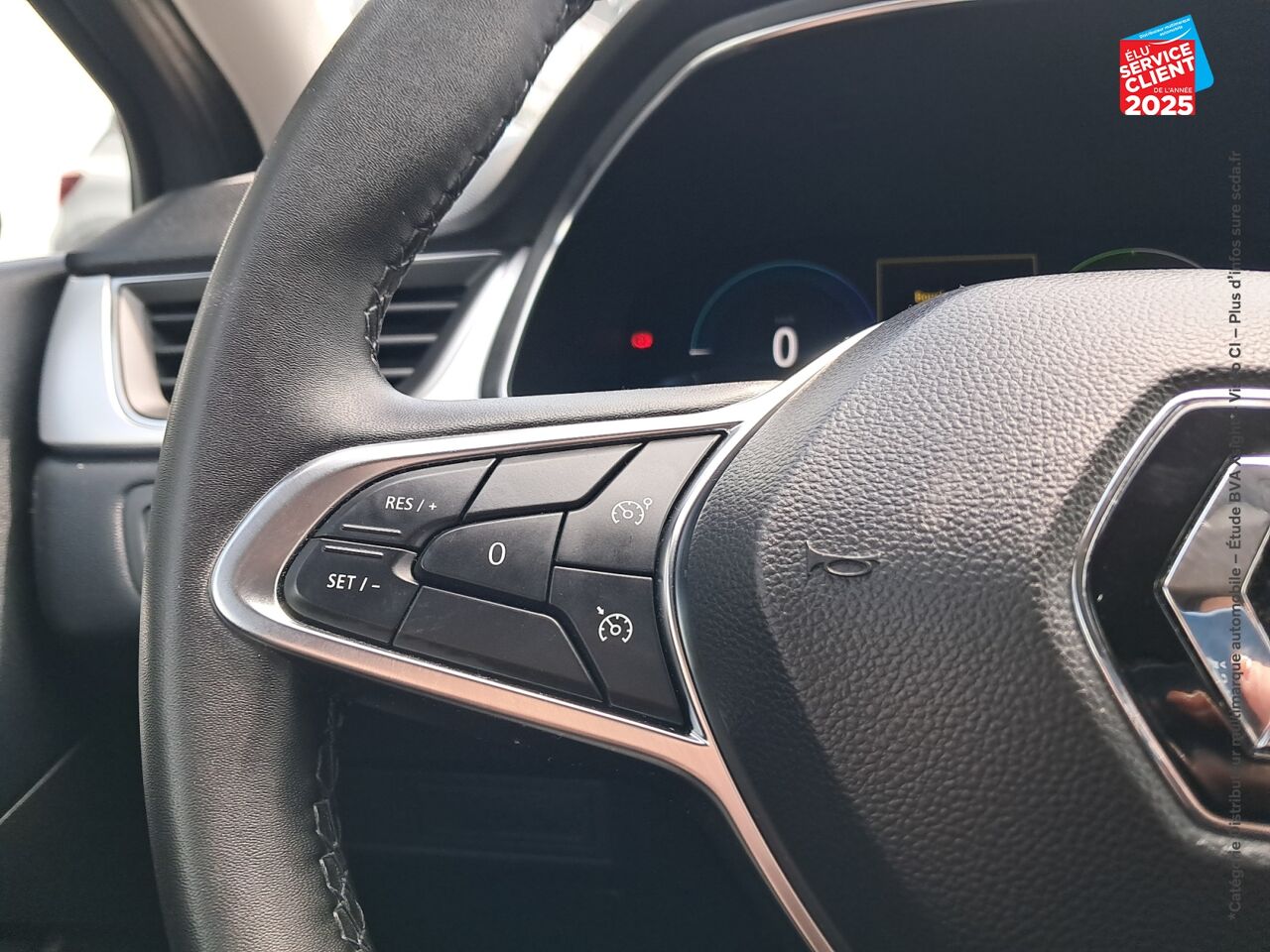 Véhicule d'occasion RENAULT CAPTUR 1.6 E-TECH HYBRIDE 145CH TECHNO FAST TRACK chez HESS Automobile