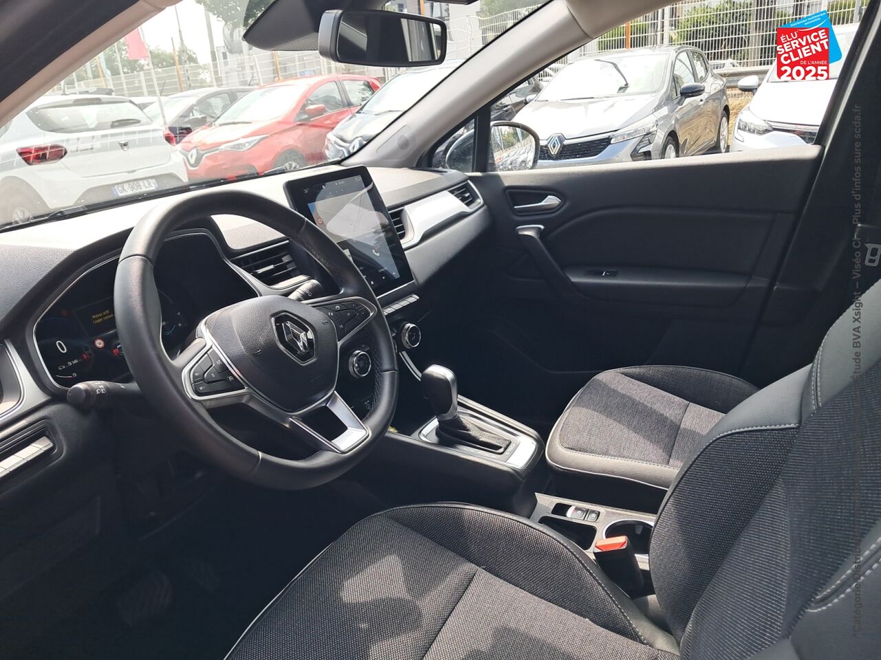 Véhicule d'occasion RENAULT CAPTUR 1.6 E-TECH HYBRIDE 145CH TECHNO FAST TRACK chez HESS Automobile