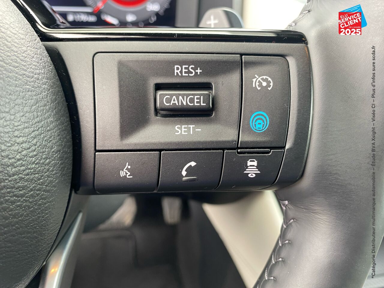 Véhicule d'occasion NISSAN QASHQAI 1.3 MILD HYBRID 158CH TEKNA XTRONIC 2022 TPANO CAMERA HUD chez Renault Colmar