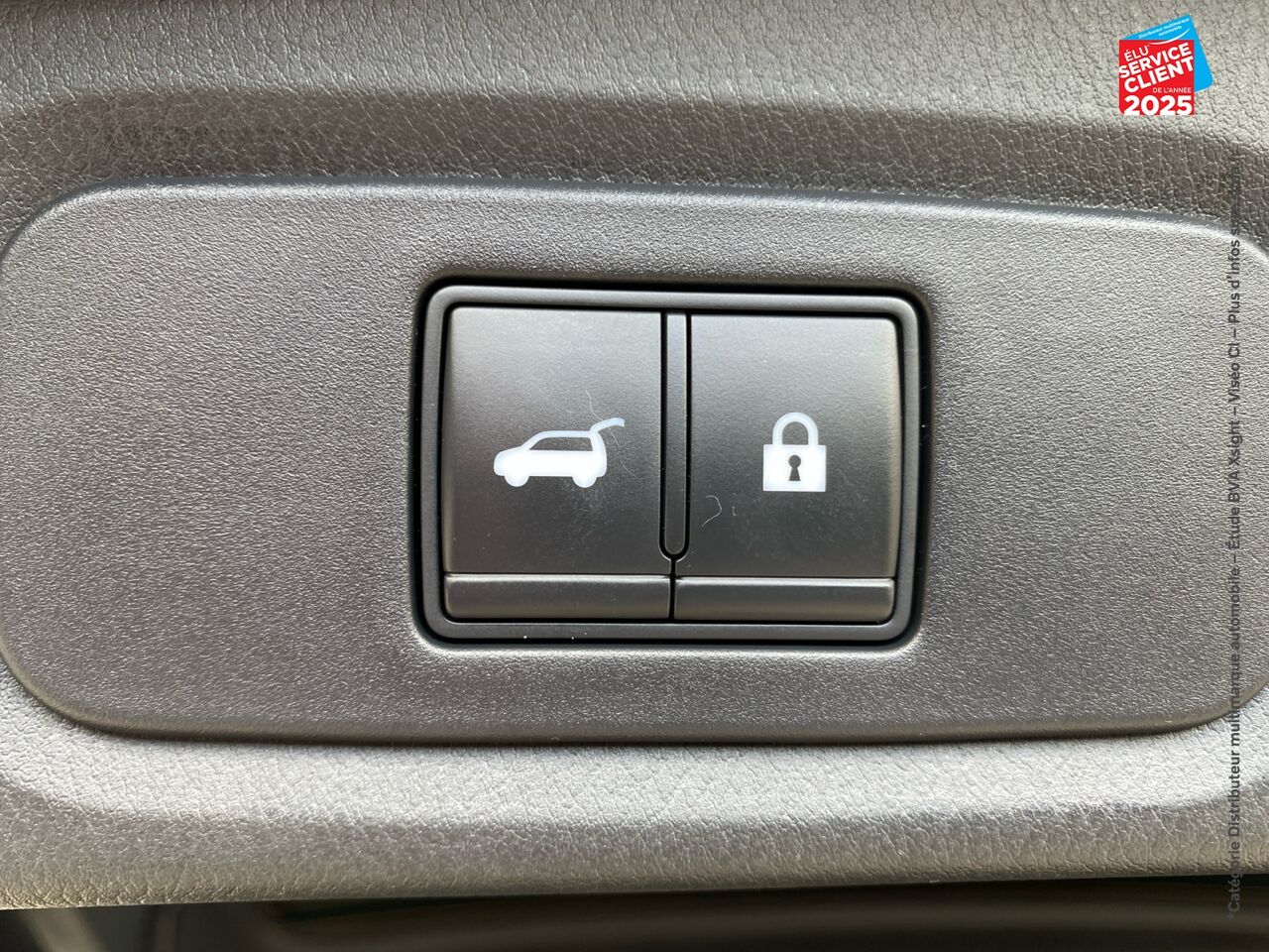 Véhicule d'occasion NISSAN QASHQAI 1.3 MILD HYBRID 158CH TEKNA XTRONIC 2022 TPANO CAMERA HUD chez Renault Colmar