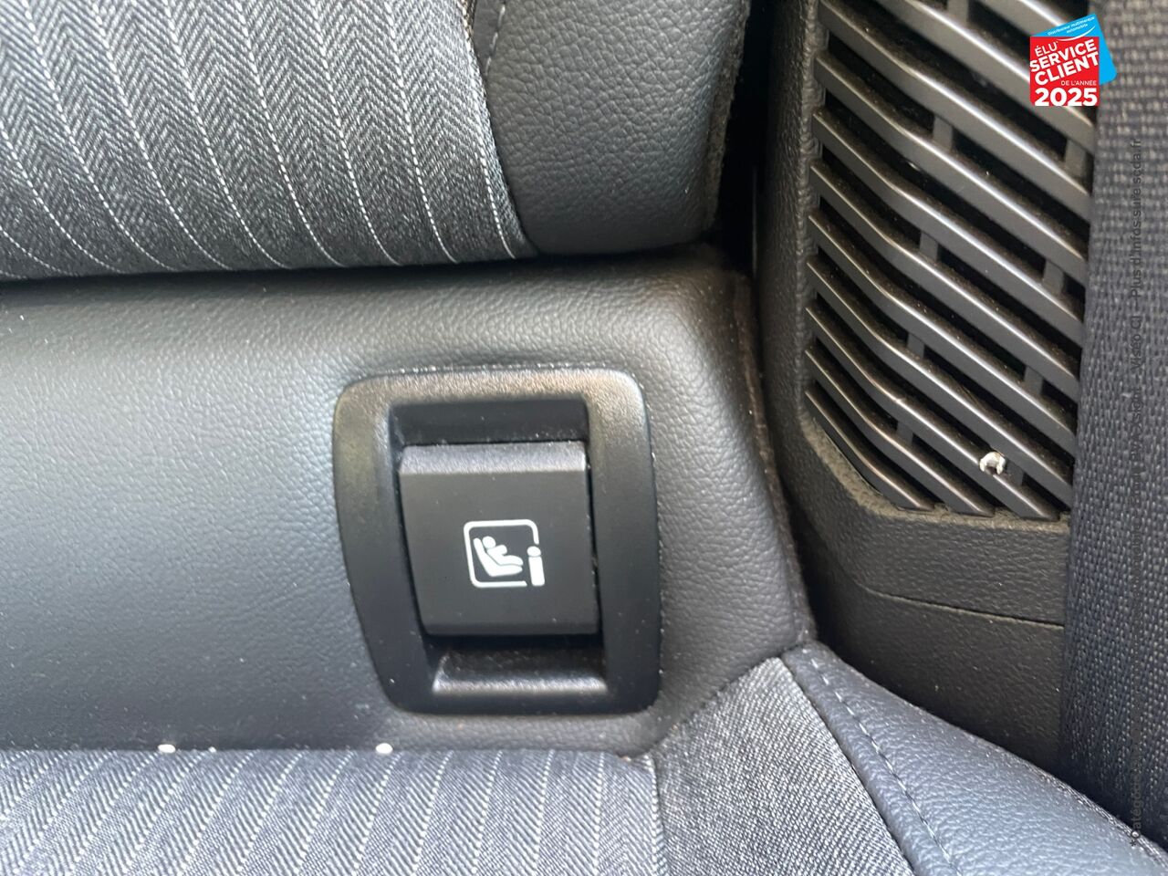 Véhicule d'occasion RENAULT CLIO 1.6 E-TECH HYBRIDE 140CH INTENS -21N chez Dacia Mulhouse