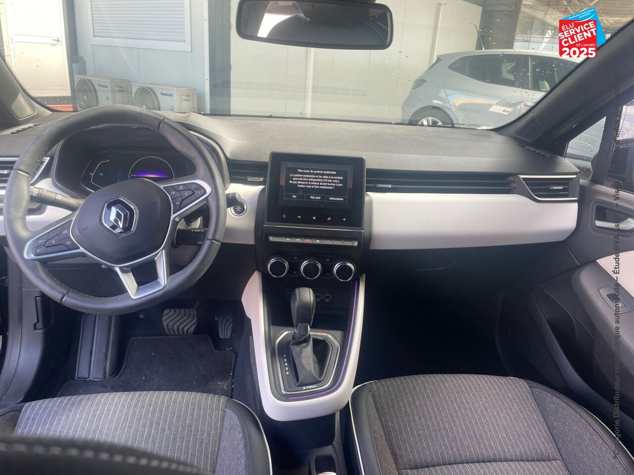 Véhicule d'occasion RENAULT CLIO 1.6 E-TECH HYBRIDE 140CH INTENS -21N chez Dacia Mulhouse