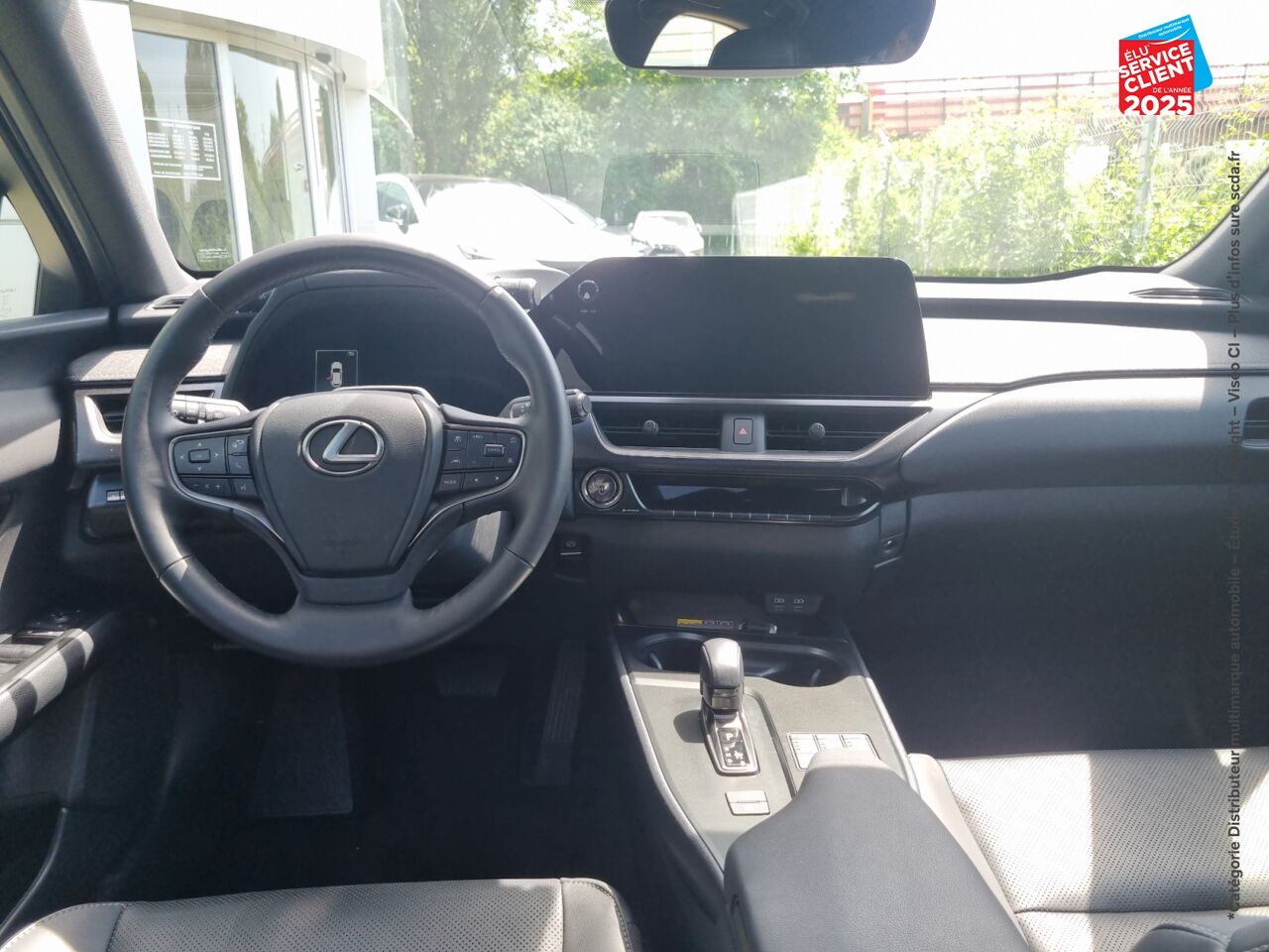 Véhicule d'occasion LEXUS UX 300H LUXE 2WD TPANO SIEGE CHAUF VOLANT CHAUF CAMERA GPS chez Toyota Verdun