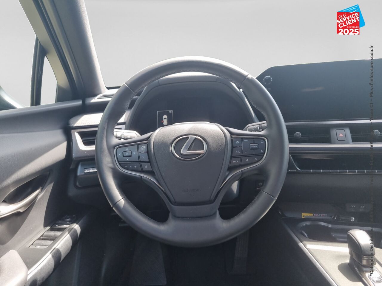 Véhicule d'occasion LEXUS UX 300H LUXE 2WD TPANO SIEGE CHAUF VOLANT CHAUF CAMERA GPS chez Toyota Verdun