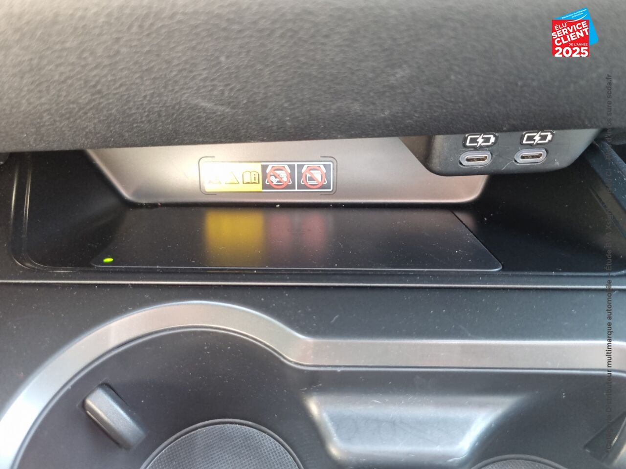 Véhicule d'occasion LEXUS UX 300H LUXE 2WD TPANO SIEGE CHAUF VOLANT CHAUF CAMERA GPS chez Toyota Verdun