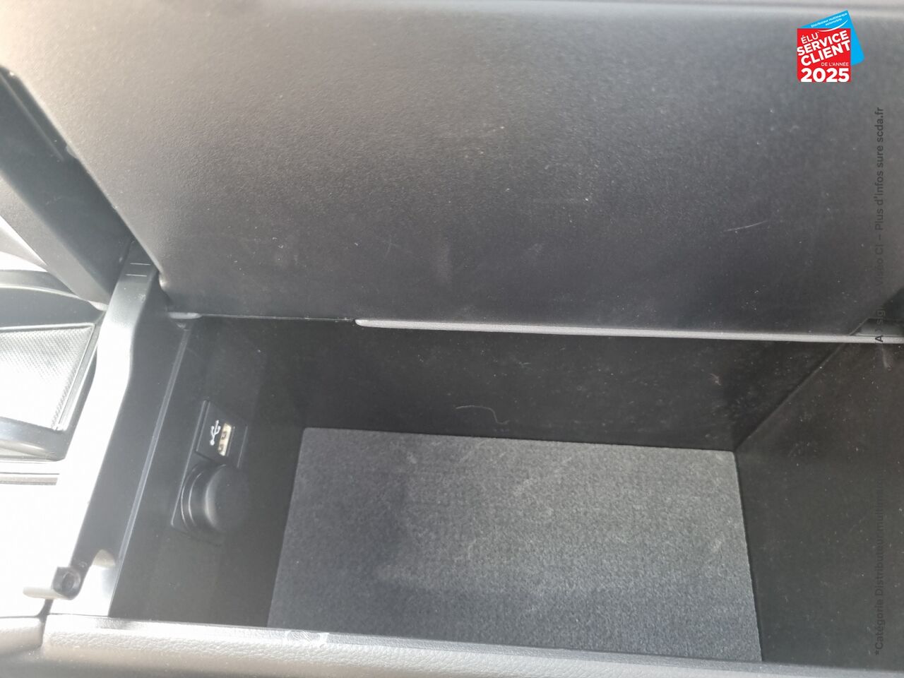 Véhicule d'occasion LEXUS UX 300H LUXE 2WD TPANO SIEGE CHAUF VOLANT CHAUF CAMERA GPS chez Toyota Verdun