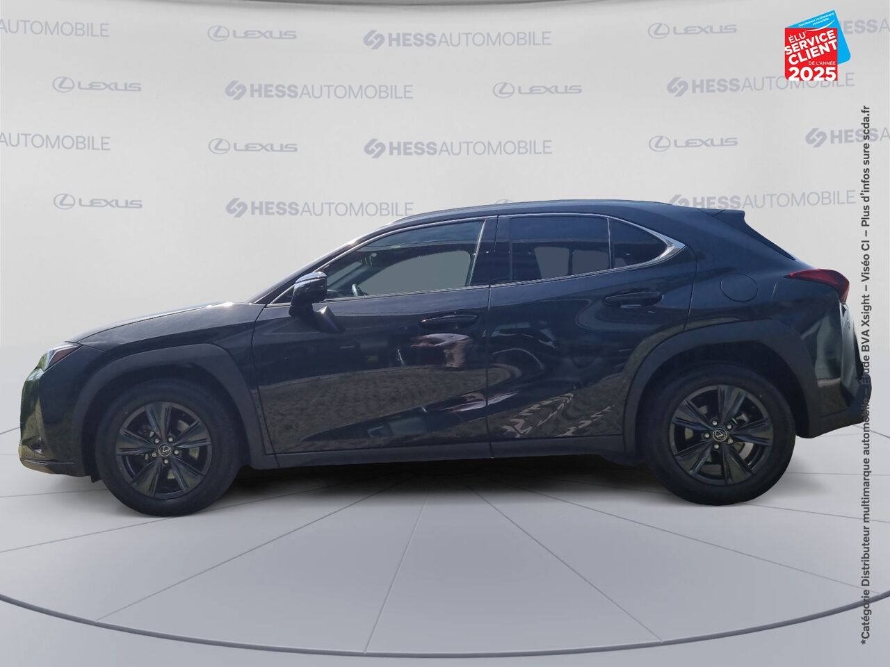 Véhicule d'occasion LEXUS UX 300H LUXE 2WD TPANO SIEGE CHAUF VOLANT CHAUF CAMERA GPS chez Toyota Verdun