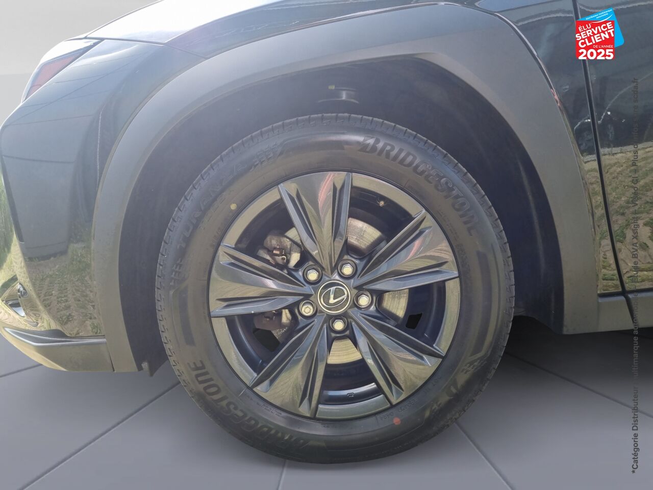 Véhicule d'occasion LEXUS UX 300H LUXE 2WD TPANO SIEGE CHAUF VOLANT CHAUF CAMERA GPS chez Toyota Verdun