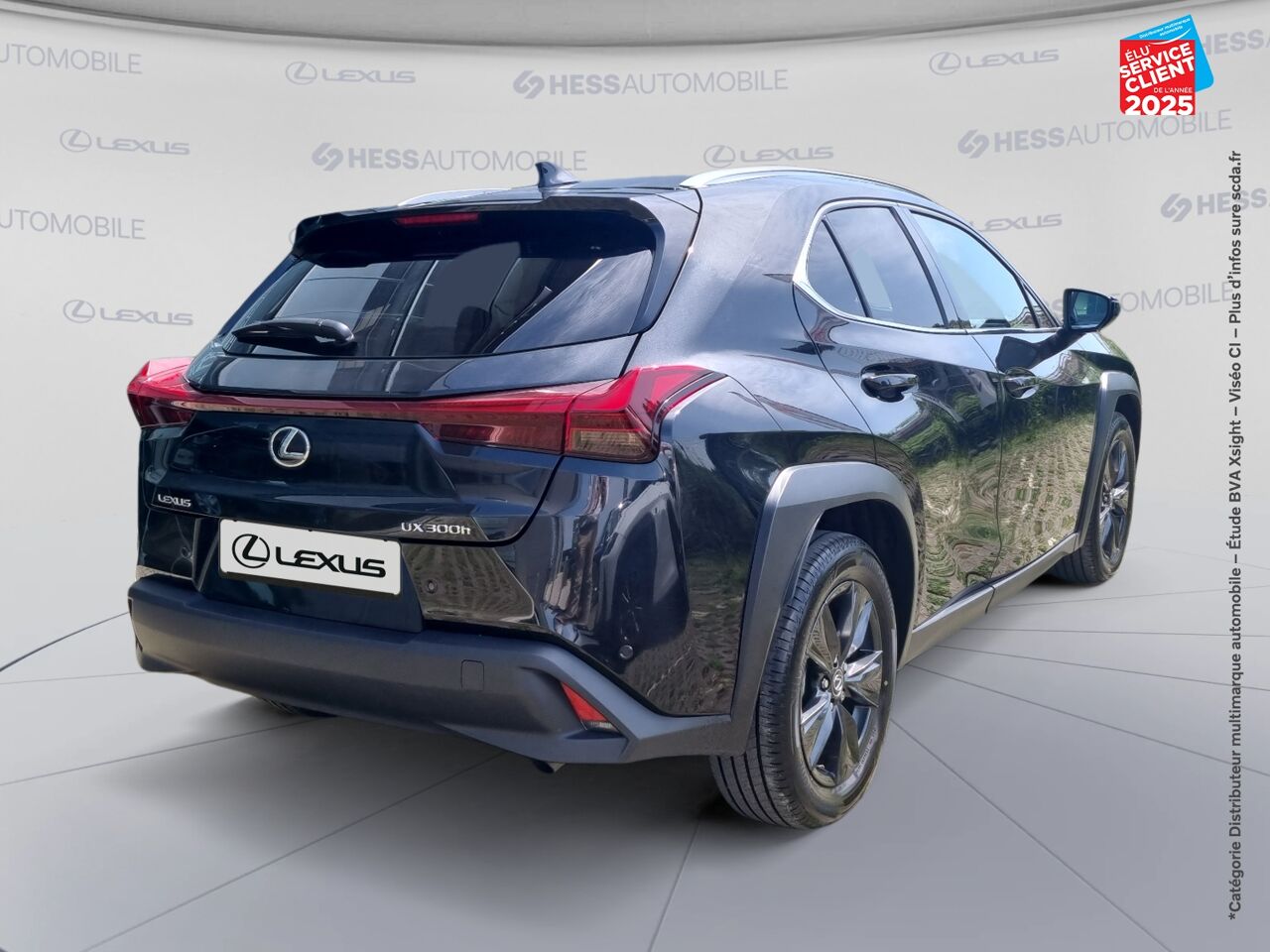 Véhicule d'occasion LEXUS UX 300H LUXE 2WD TPANO SIEGE CHAUF VOLANT CHAUF CAMERA GPS chez Toyota Verdun