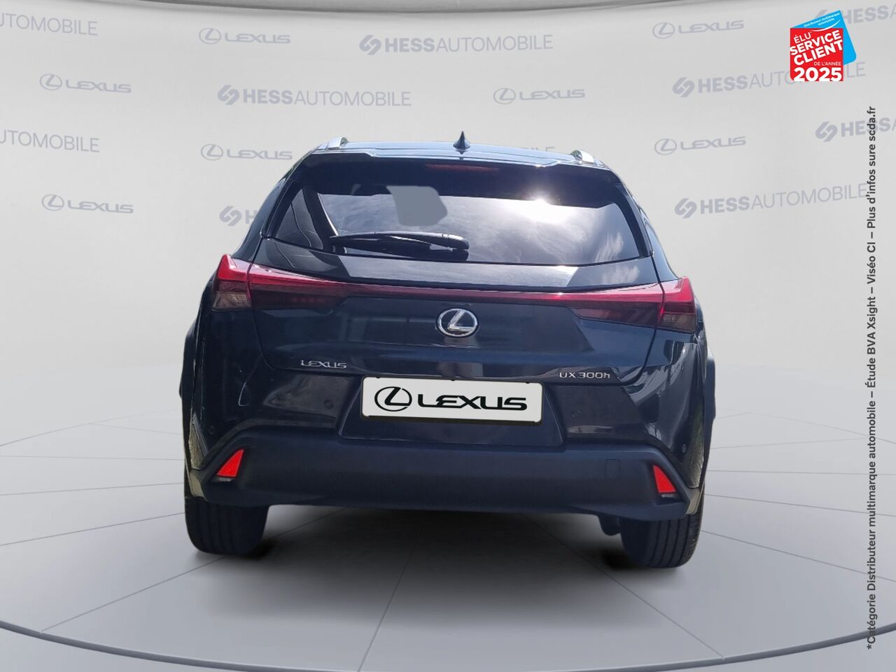 Véhicule d'occasion LEXUS UX 300H LUXE 2WD TPANO SIEGE CHAUF VOLANT CHAUF CAMERA GPS chez Toyota Verdun