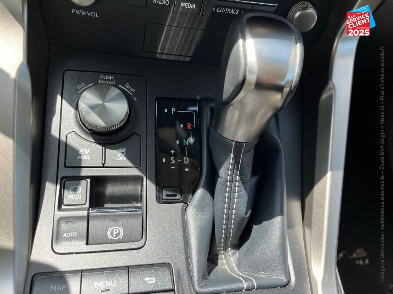 Véhicule d'occasion LEXUS NX 300H 4WD SPORT EDITION SIEGE CHAUF CAMERA GPS chez Hyundai Chalons
